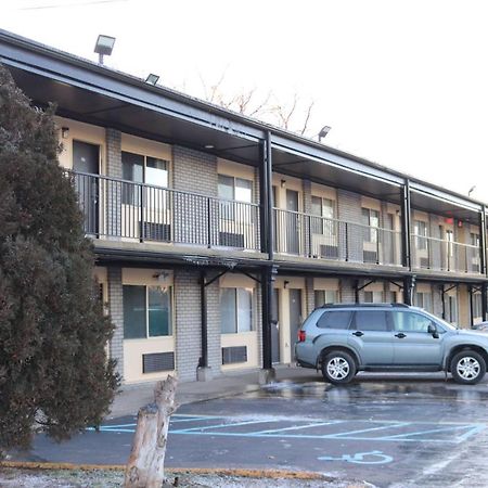 Travelodge By Wyndham Livonia Canton Novi Detroit Area Exterior foto