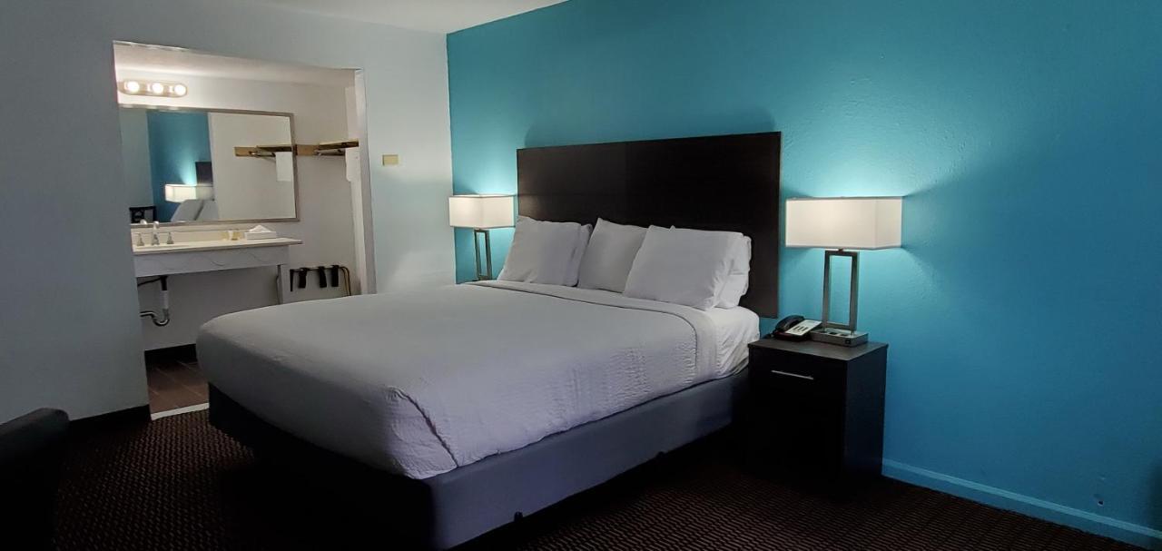 Travelodge By Wyndham Livonia Canton Novi Detroit Area Exterior foto