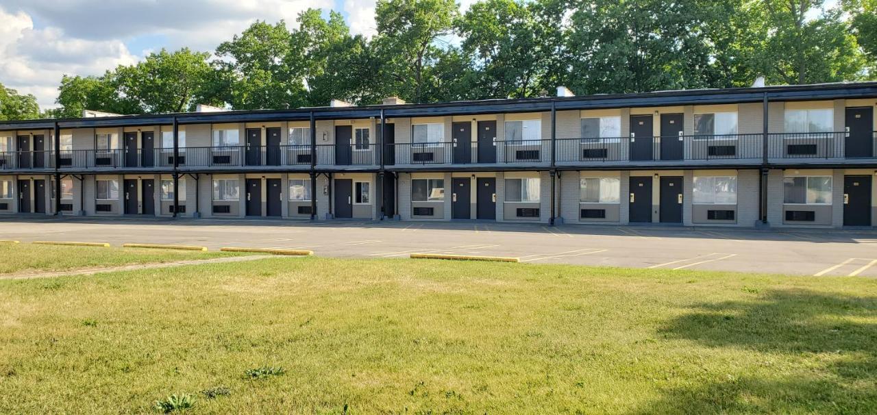 Travelodge By Wyndham Livonia Canton Novi Detroit Area Exterior foto