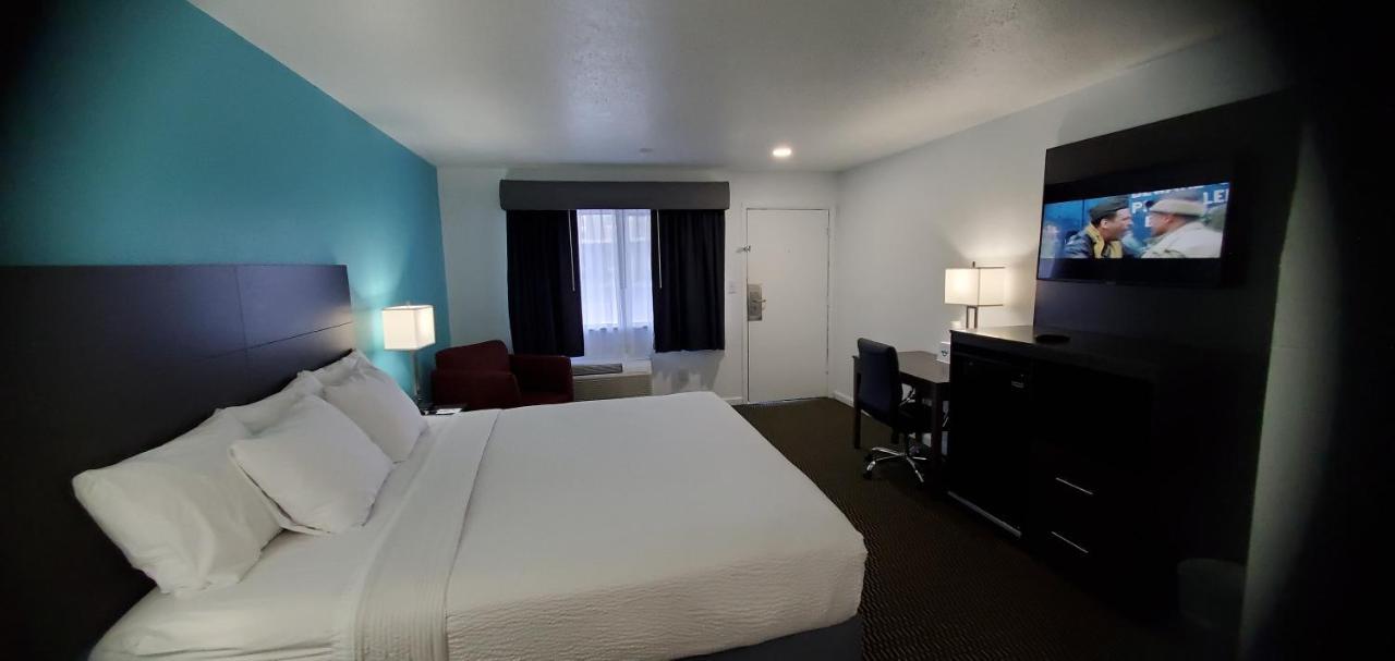 Travelodge By Wyndham Livonia Canton Novi Detroit Area Exterior foto