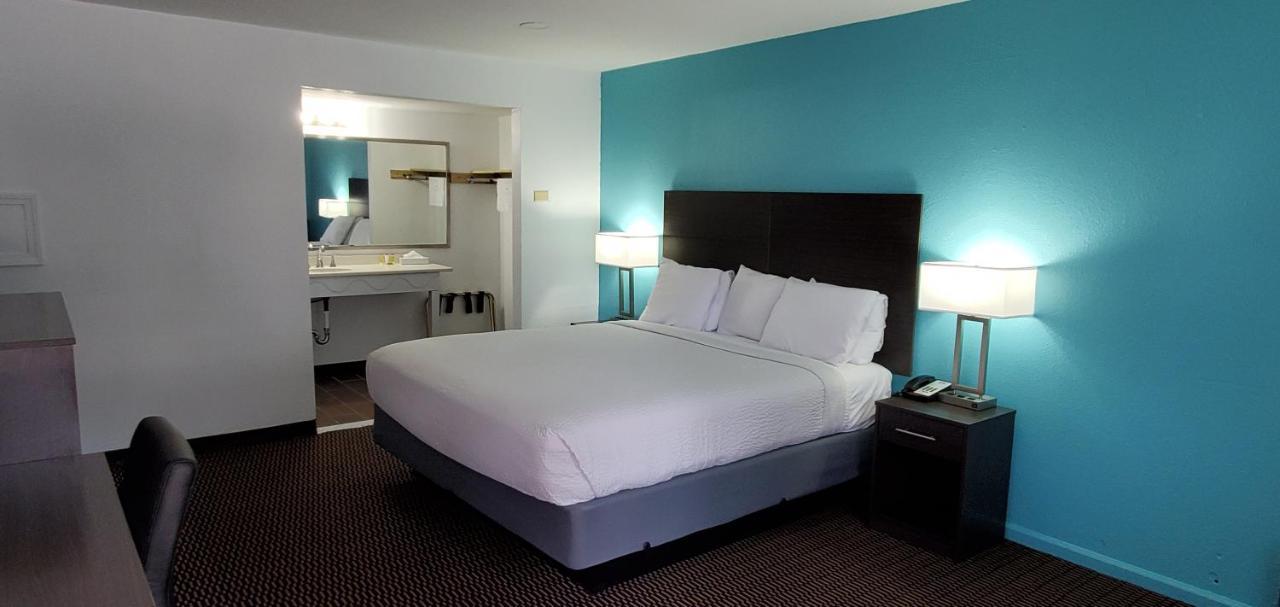 Travelodge By Wyndham Livonia Canton Novi Detroit Area Exterior foto