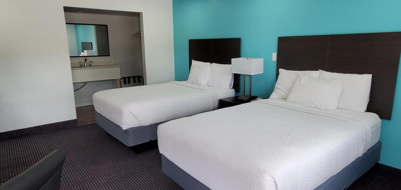 Travelodge By Wyndham Livonia Canton Novi Detroit Area Exterior foto
