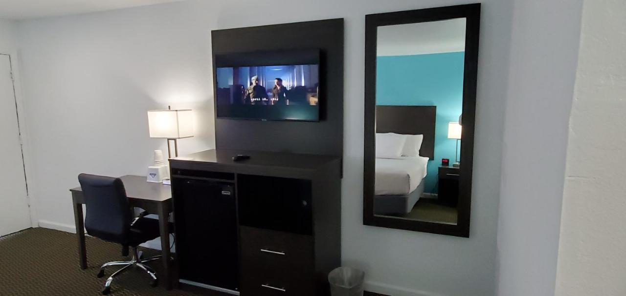 Travelodge By Wyndham Livonia Canton Novi Detroit Area Exterior foto